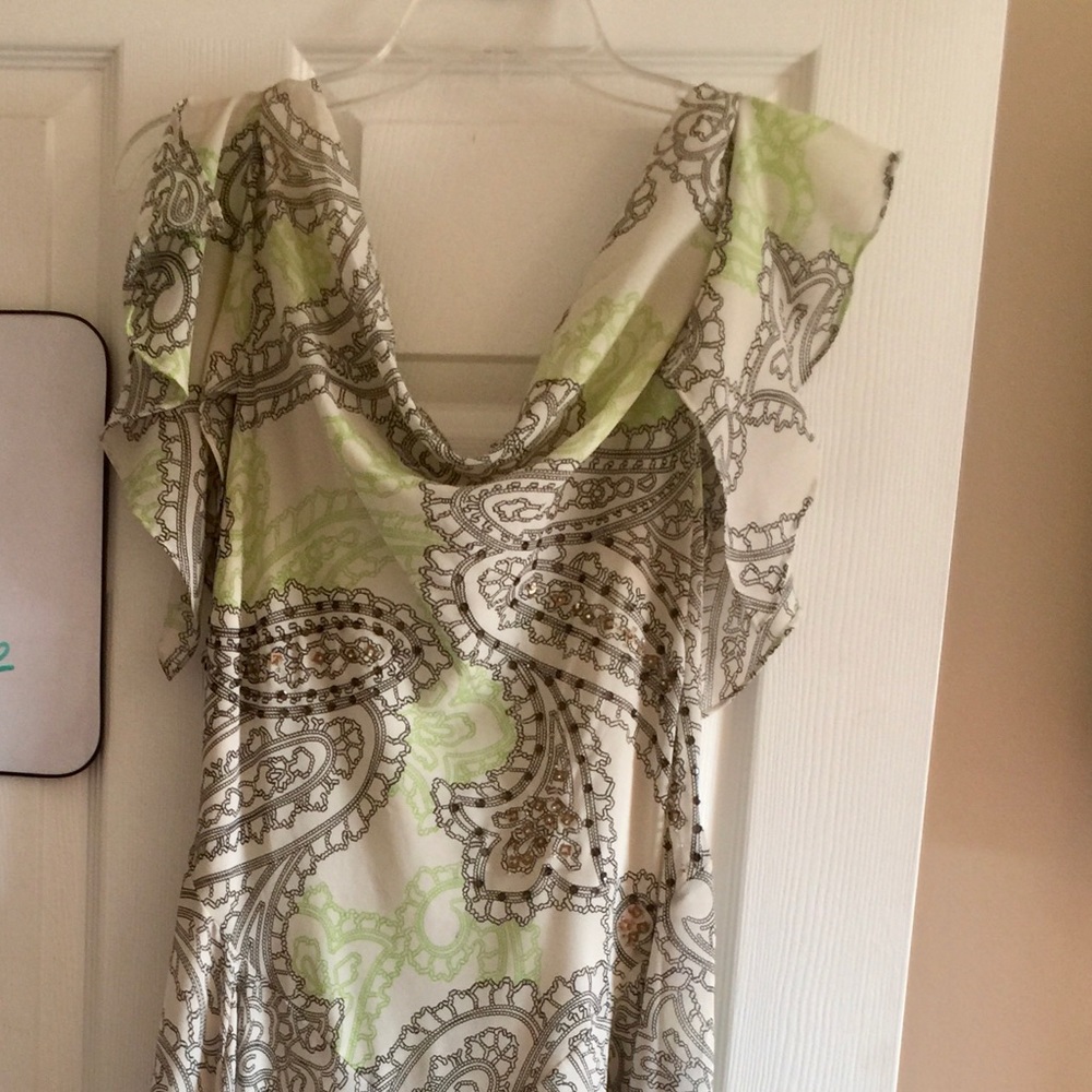 Beautiful dress. Short sleeve.